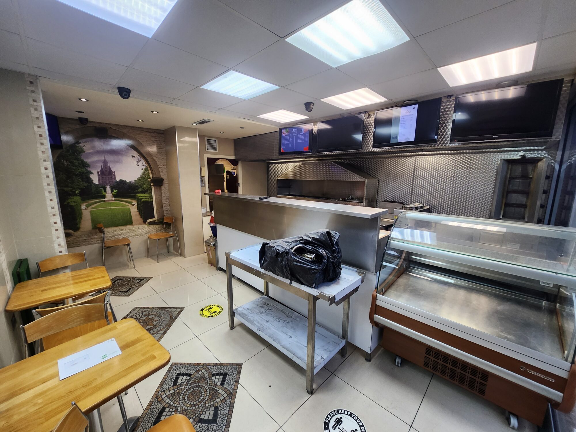 LET 27 Whitehorse Road, Croydon, CR0 2JH A visible and equipped