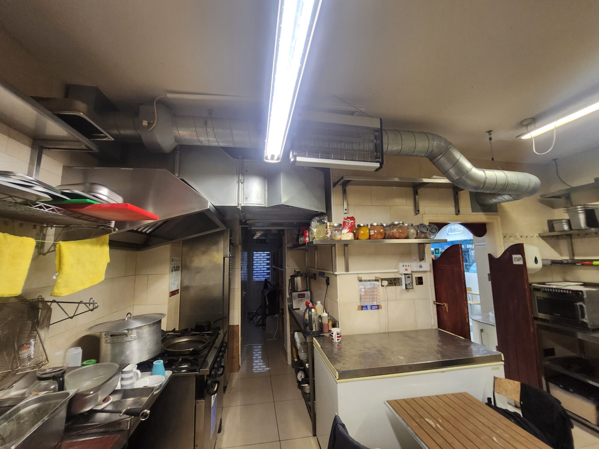 LET 27 Whitehorse Road, Croydon, CR0 2JH A visible and equipped