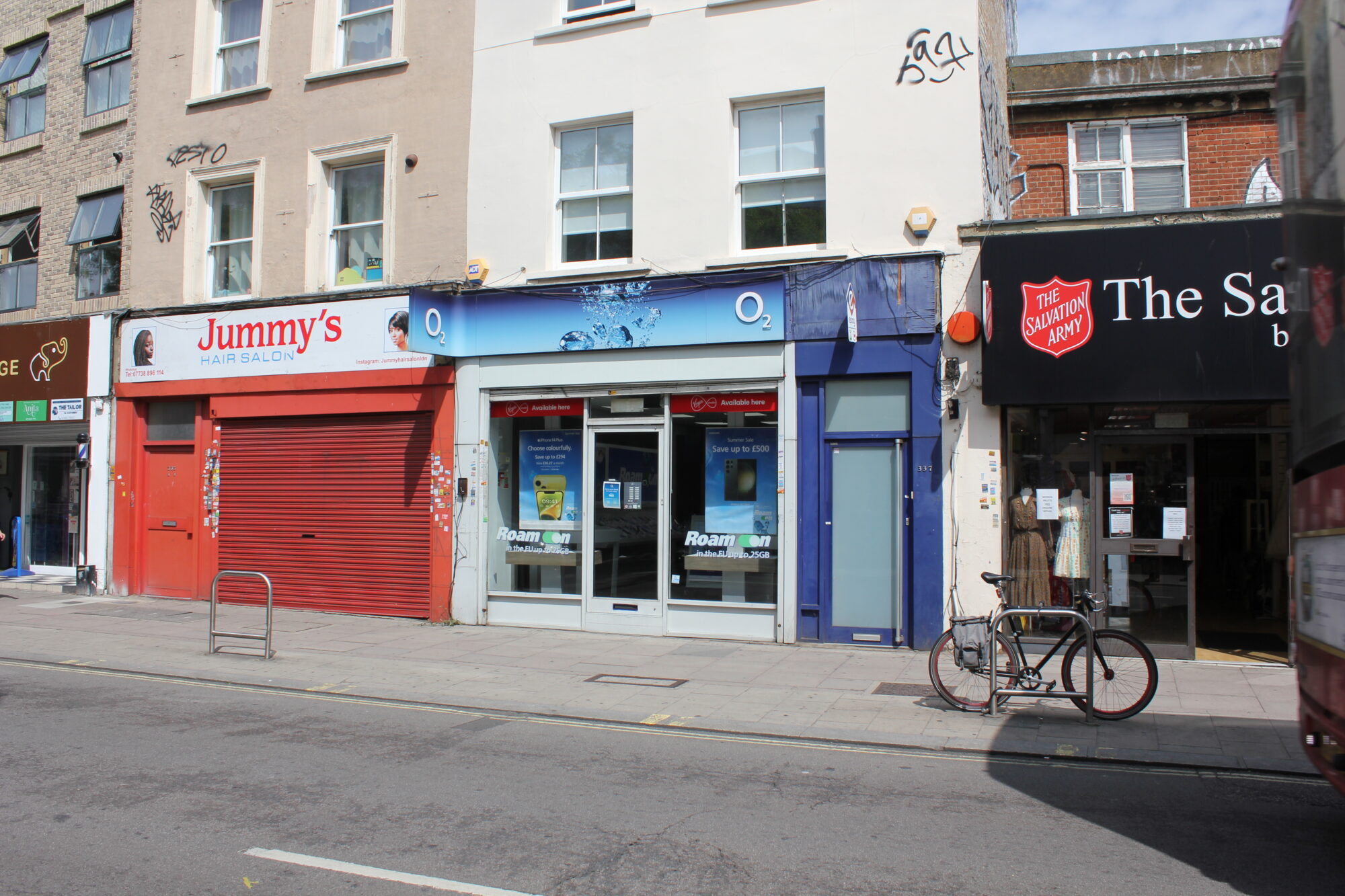 LET 337 Walworth Road, London, SE17 2AL Prime shop and basement to let