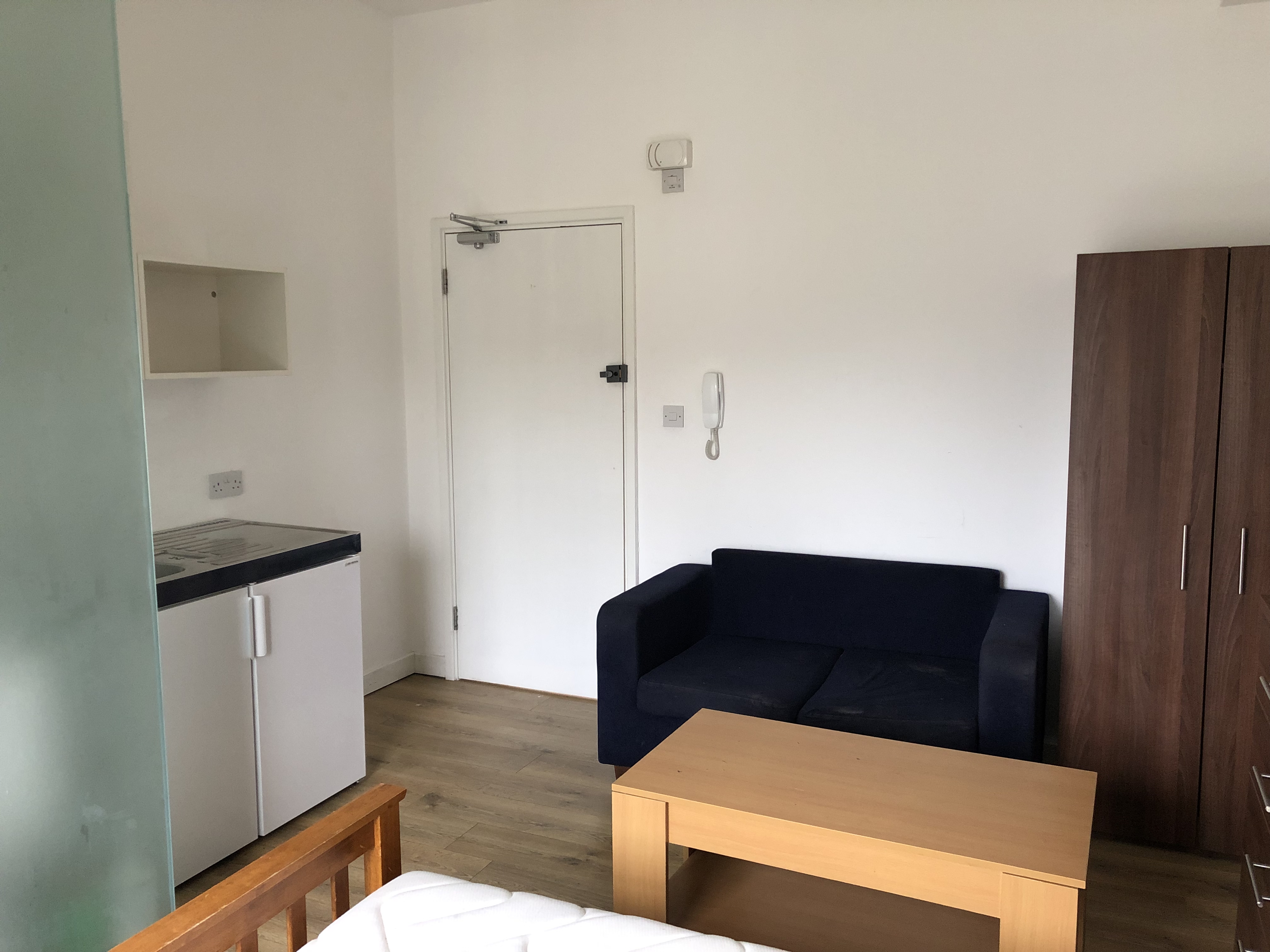 Room 5, 30 Elgin Road, Croydon, CR0 6XA